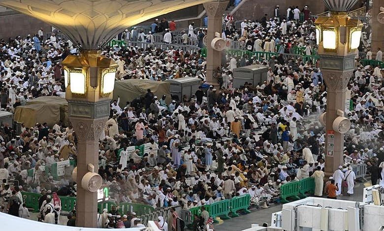 Over 14M people pray at Prophet’s Mosque in first half of Ramzan