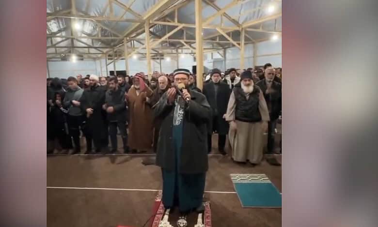 Gaza’s Omari mosque holds first Taraweeh in 2 years after Israeli airstrike