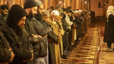 Kashmiris engage in prayers, charities in holy month of Ramzan