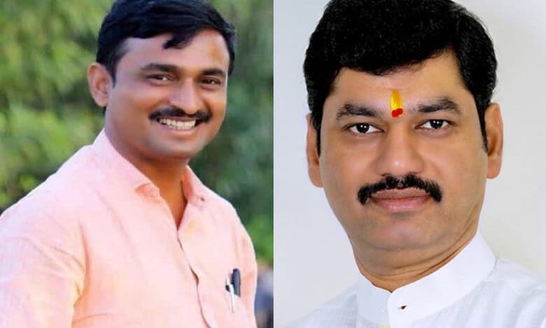 Gory details of sarpanch murder surface, force Maha minister to resign