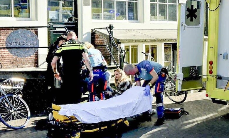 Emergency services taking the injured for medical treatement