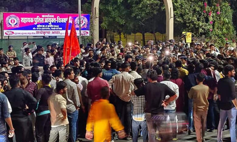 Hindutva outfit, temple priests protest against late-night pubs in Indore