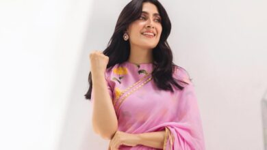 After Hania Aamir, Ayeza Khan hints at Bollywood debut, shares pic