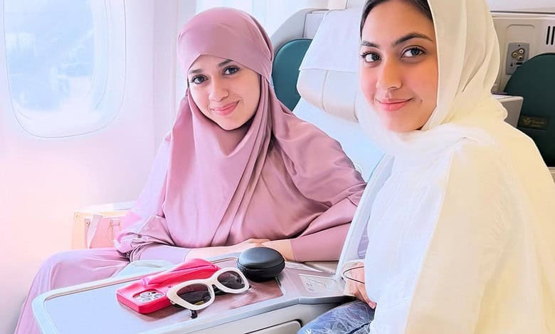 Reem Shaikh, Jannat Zubair jet off together to perform Umrah