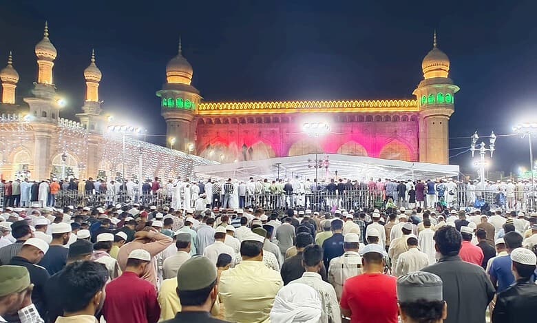 Ramzan 2025's first Taraweeh prayers at Makkah Masjid