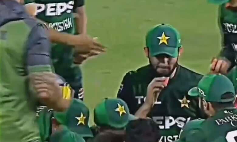 Pakistan cricket players break Ramzan fast on field, face trolls