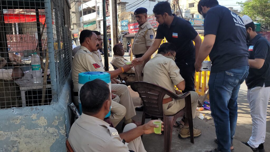 Policemen taking refreshment after a day-long tough duty maintaining law and order in Bhopal offered by SIO Bhopal Unit volunteers.
