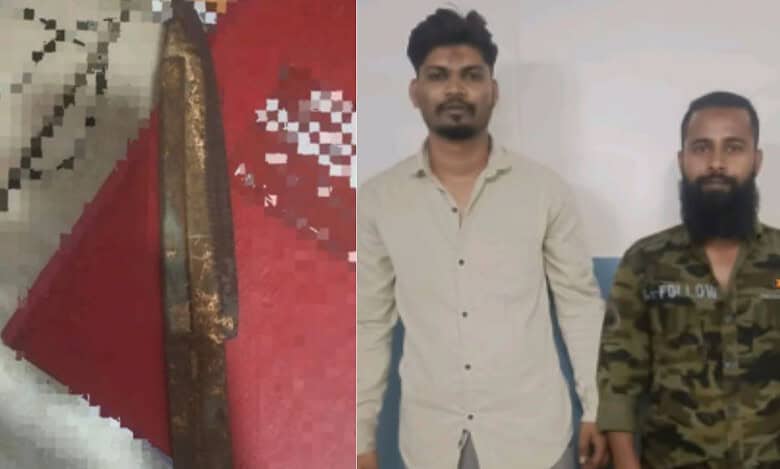 2 held for threatening shopkeeper with knife in Golconda