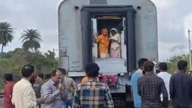 Falaknuma Superfast Express train splits mid-route near AP's Palasa