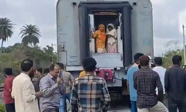 Falaknuma Superfast Express train splits mid-route near AP's Palasa
