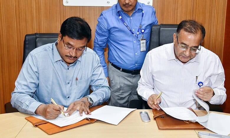 HYDRAA commissioner AV Ranganath and NRSC director Dr Prakash Chauhan sign MoU