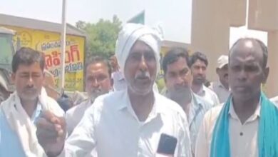 Farmers protest in Sircilla over Paddy procurement