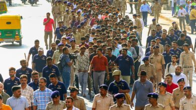 Police take away more than 450 immigrants