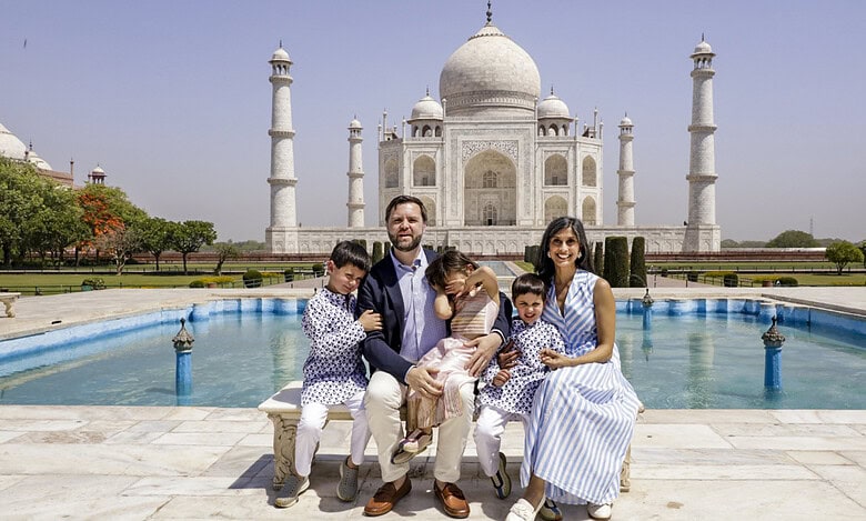 US Vice Presidents visits Taj Mahal with family