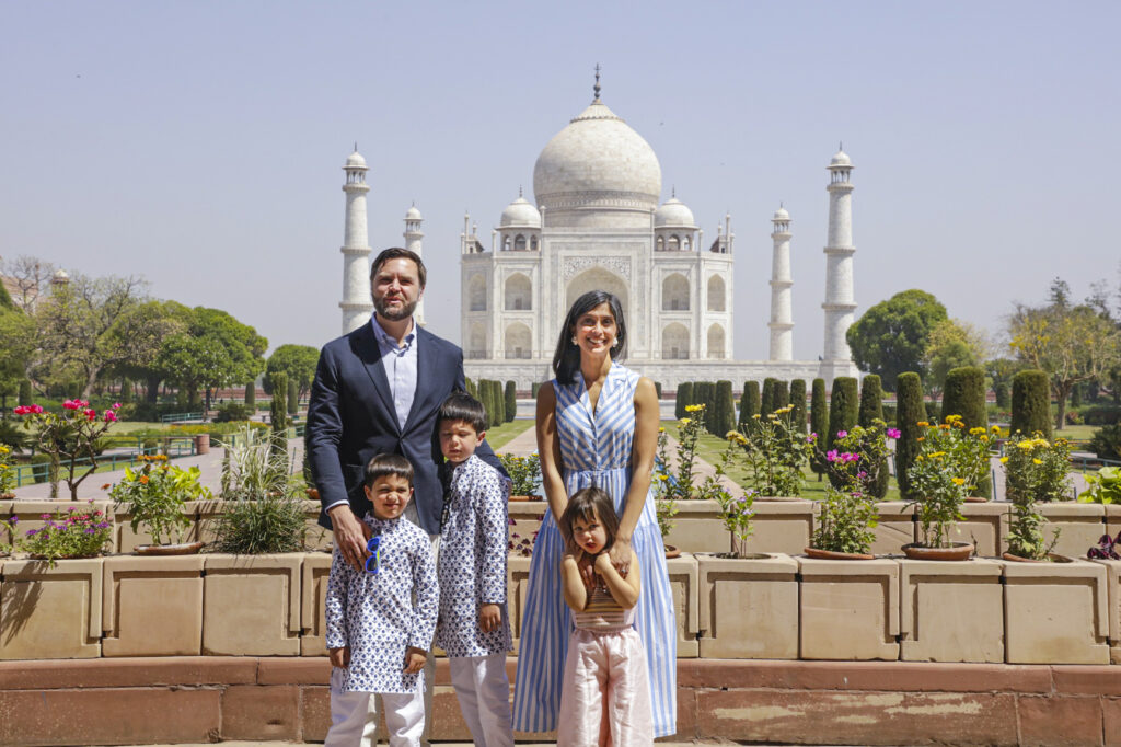 US Vice Presidents visits Taj Mahal with family