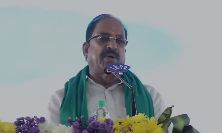 Telangana Agriculture minister addresses a gathering in Nizamabad