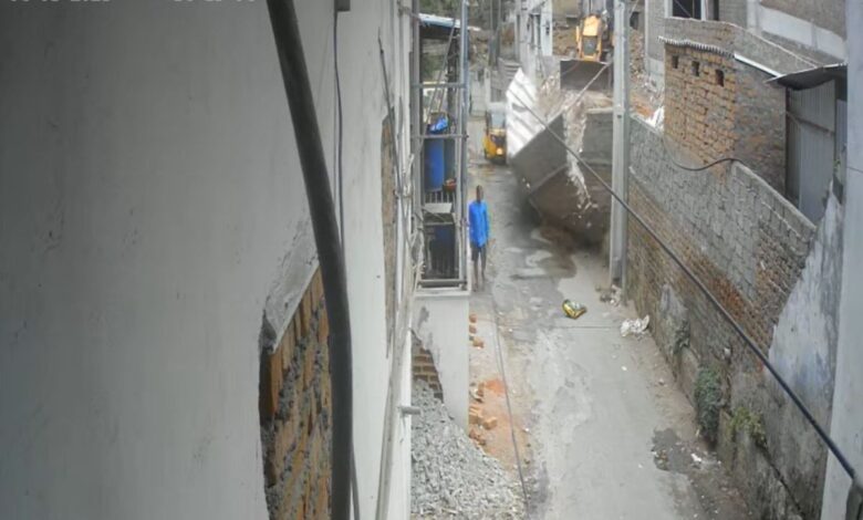Under-construction wall collapses on auto in Karmanghat