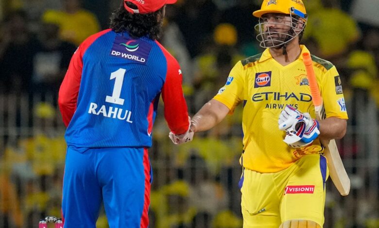 CSK's Mahinder Singh Dhoni congratulating DC captain KL Rahul