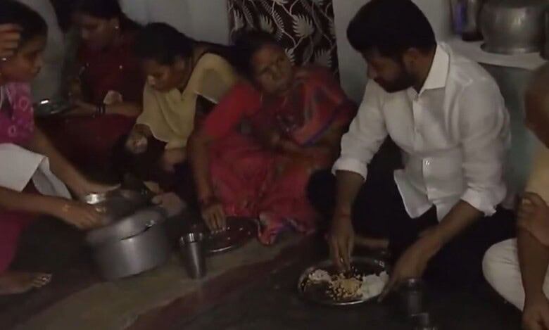 Telangana CM lunches at the house of one of the beneficiaries of the recently launched Fine Rice distribution scheme in Bhadradri Kothagudem district on Sunday