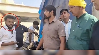 VHP leaders ask Usman (in red circle), a Muslim vendor to remove his stall in Haryana during the ongoing nine-day Chaitra Navratri celebration