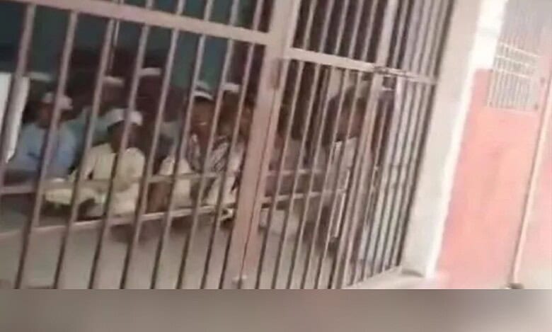 The image shows 32 Muslim children detained in Bihar for wearing skull caps in April 2025