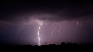 The image displays thunderstorms