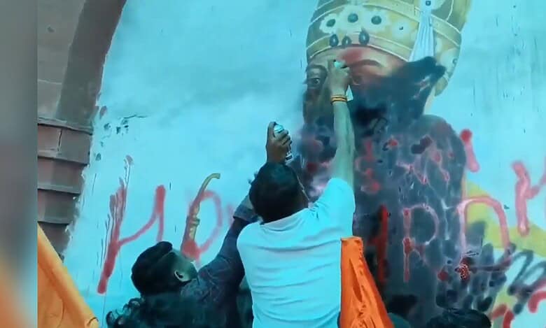 The image displays right-wing workers defacing a mural of Bahadur Shah Zafar, mistaking it to be Aurangzeb in Ghaziabad railway station