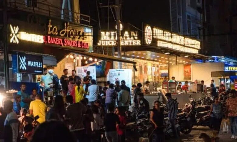 An image of the DLF food street in Gachibowli