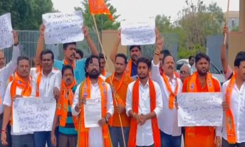Telangana VHP protest in Jangaon regarding violence in West Bengal over Waqf Act
