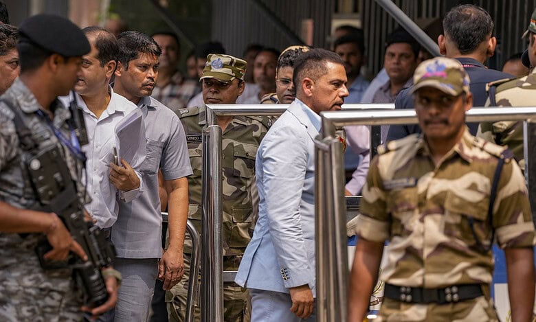 Robert Vadra appears before ED on day 2