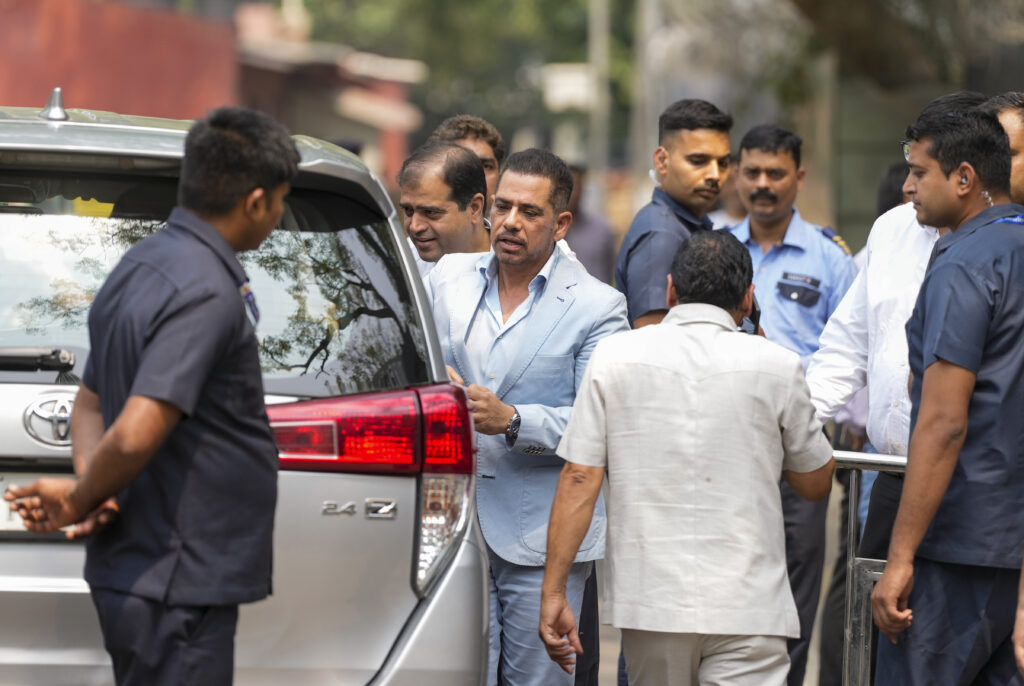 Robert Vadra appears before ED on day 2