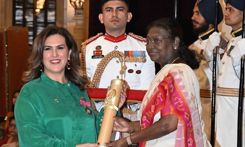 Shaikha Shaikha Al-Sabah of Kuwait receiving the Padma Shri award from Indian President Droupadi Murmu at Rashtrapati Bhavan, Delhi, in recognition of her contributions to yoga.