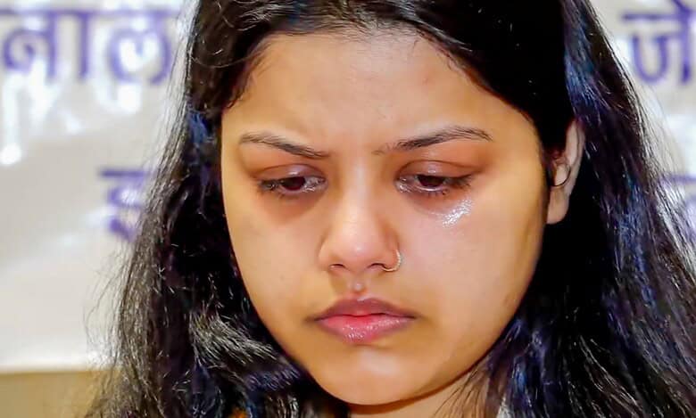 Vinay Narwal's wife Himanshi Narwal in tears at an event oh his birth anniversary celebrations