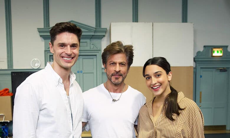 SRK visits ‘Come Fall in Love – The DDLJ’ musical rehearsals in London