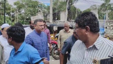 AIMIM MLA Akbaruddin Owaisi holds human chain protest against Waqf Act