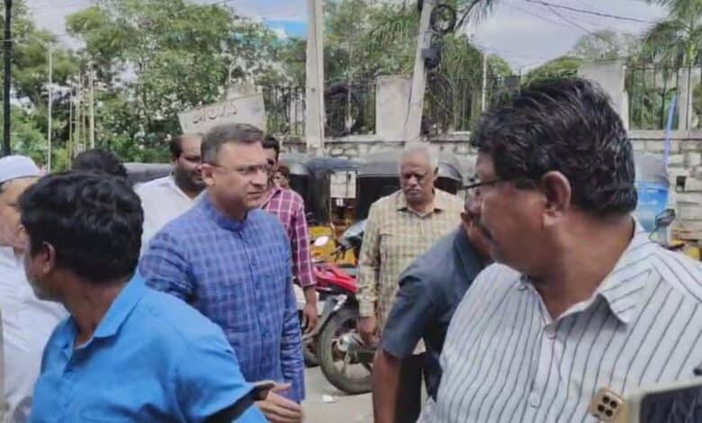 AIMIM MLA Akbaruddin Owaisi holds human chain protest against Waqf Act