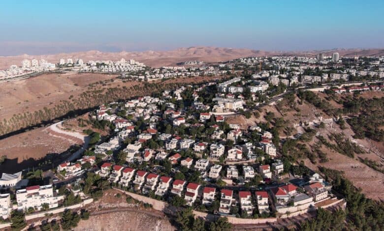 The image displays ac picture of Israeli settlements in the occupied West Bank