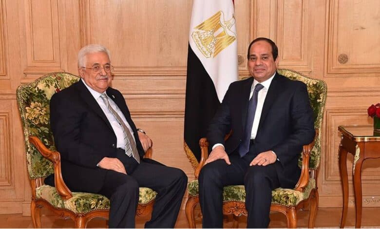 Photo of Palestinian President Mahmoud Abbas and Egyptian President Abdel-Fattah al-Sisi sitting in chairs with flags behind them.