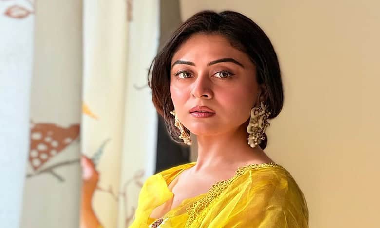 Falaq Naaz questions loyalty of fellow Muslim celebs for staying silent amid rising Indo-Pak tensions