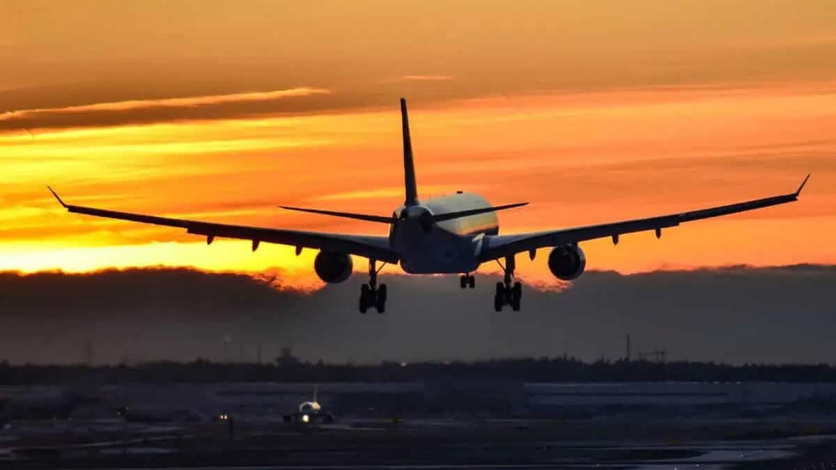 flight landing at airport