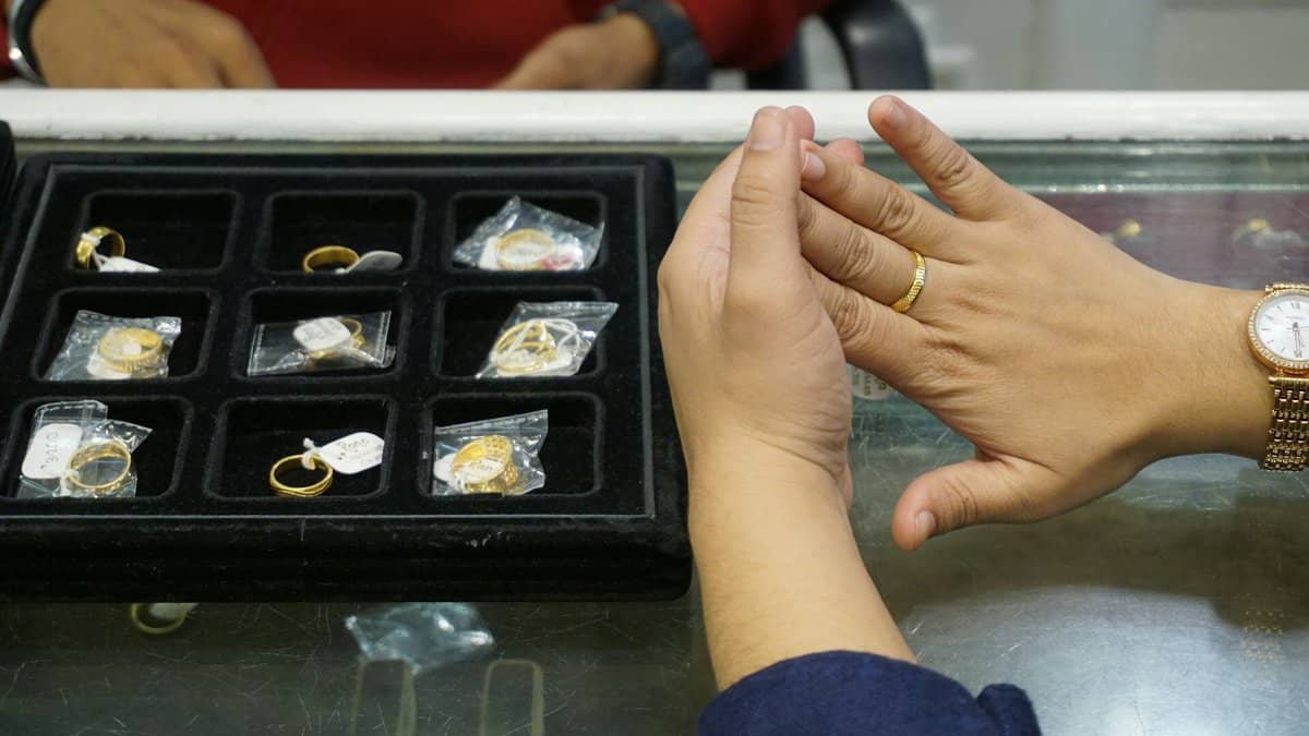 Representational photo of people buying gold as rates decline in Hyderabad.