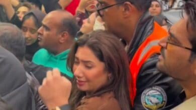 New video of Humayun Saeed rescuing Mahira Khan goes viral