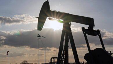 Silhouette of an oil pump jack against the sunset sky, symbolising global petroleum trade and sanctions