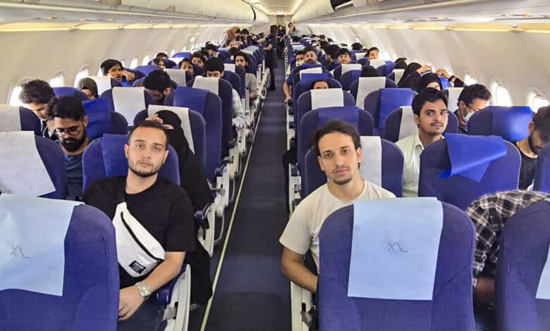 Stranded Kashmiri students return to India
