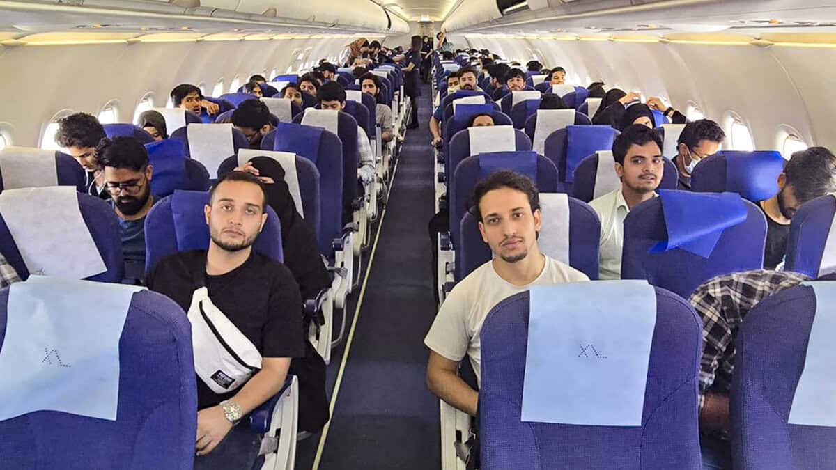 Stranded Kashmiri students return to India