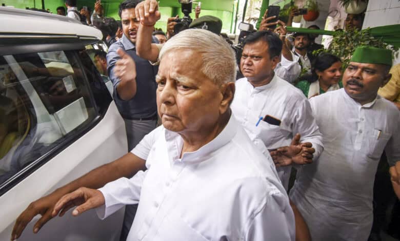 Lalu files nominations for RJD President