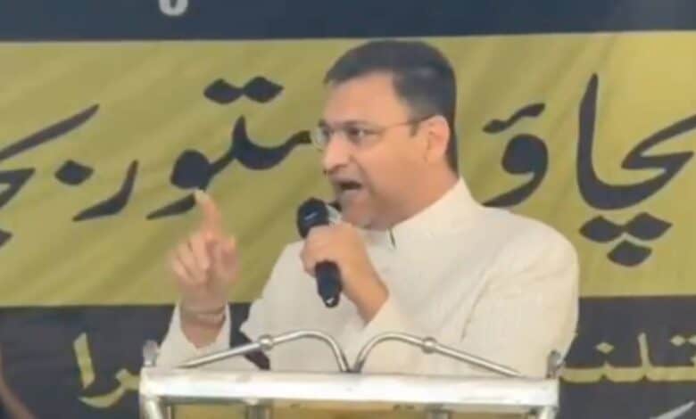AIMIM MLA Akbaruddin Owaisi addresse the protest meet against Waqf Amendment Act at the Dharna Chowk