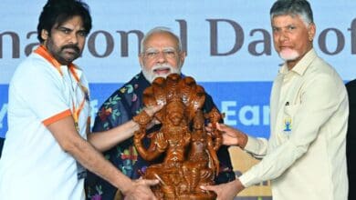 PM Modi with Andhra Pradesh CM Chandrababu Naidu and DyCM Pawan Kalyan holding a wooden idol at an event for #IDY2025.