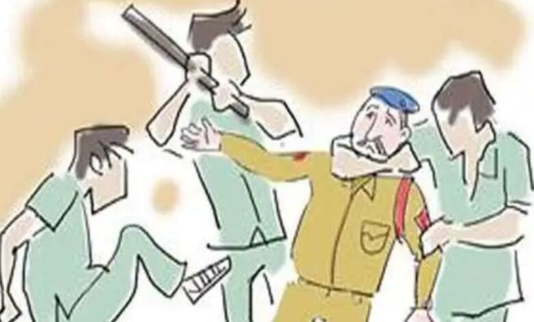 Bhainsa police attacked by accused and his family members during rescue of minor girl in a kidnapping case in Medak district.
