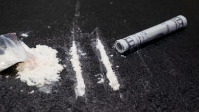 The image displays a photo in cocaine